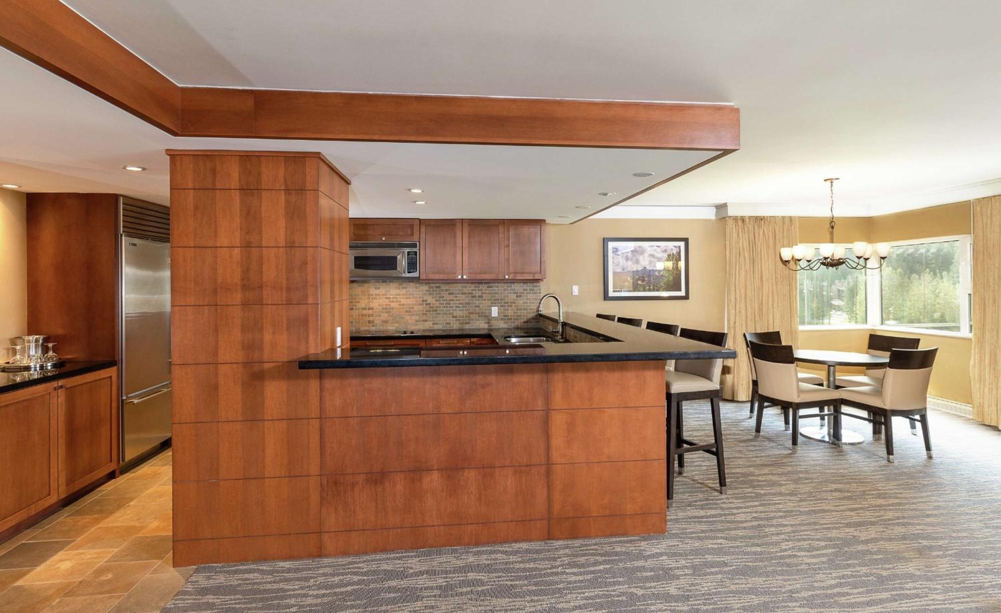 Hilton Whistler Resort & Spa Екстер'єр фото