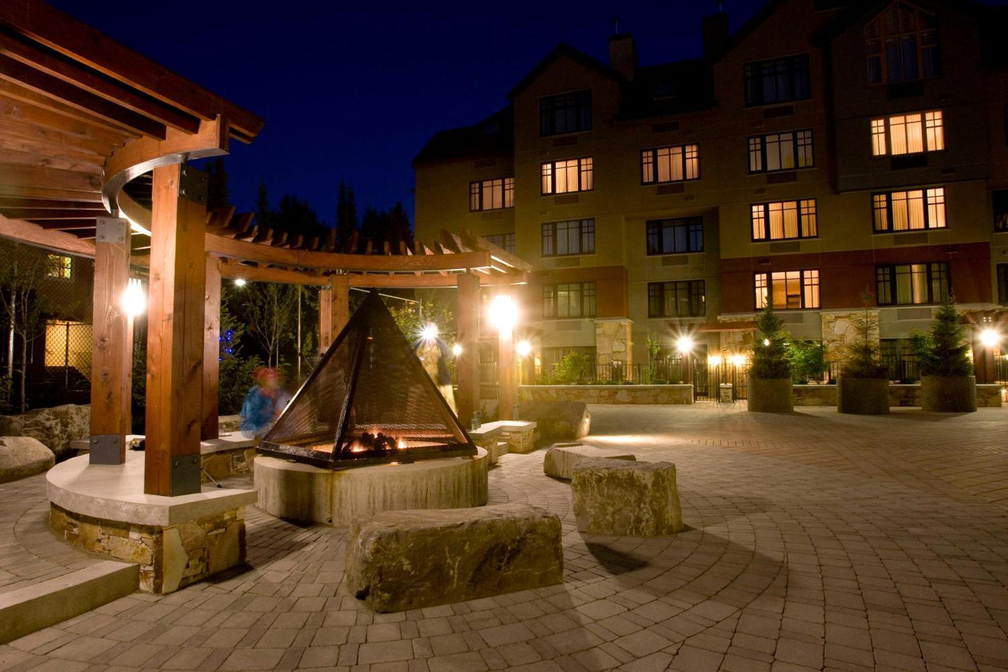 Hilton Whistler Resort & Spa Екстер'єр фото