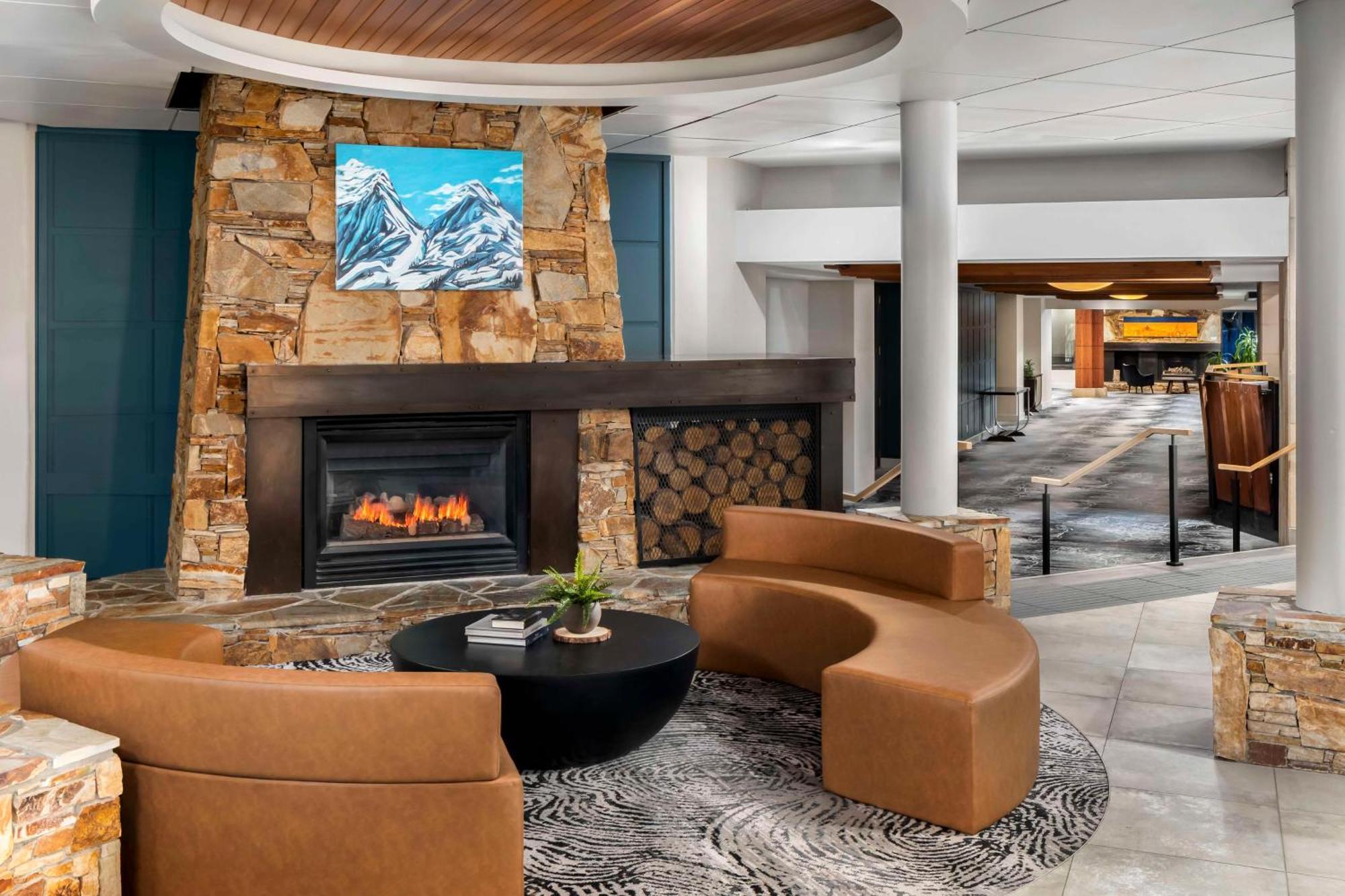 Hilton Whistler Resort & Spa Екстер'єр фото